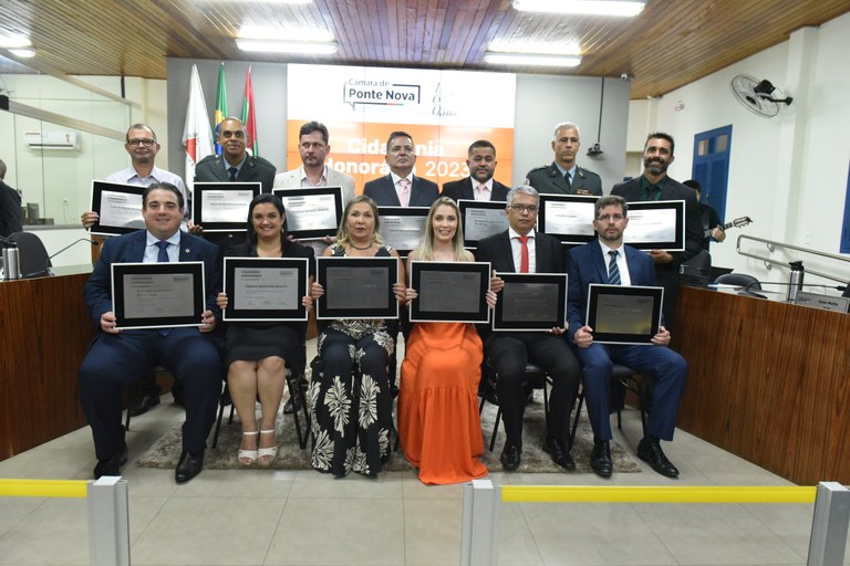 Homenageados Recebem O T Tulo De Cidadania Honor Ria De Ponte Nova