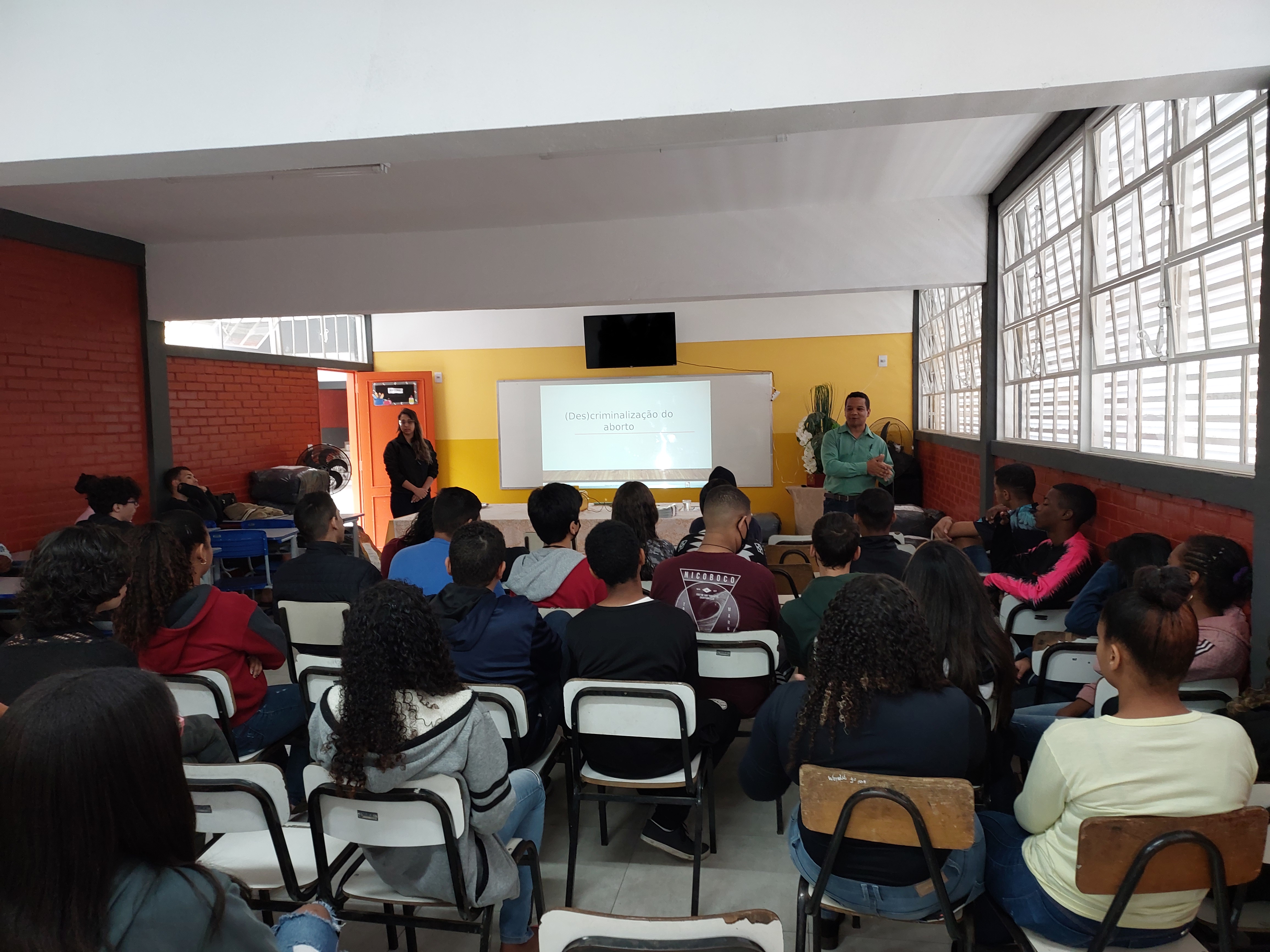 Aborto foi tema de debate na Escola Reinaldo Alves Costa