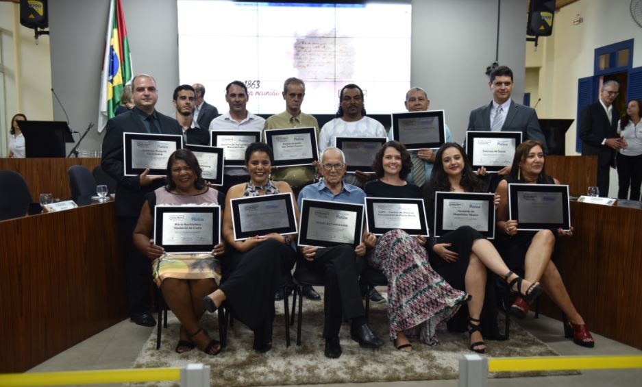 Câmara entrega Diploma de Consagração Pública