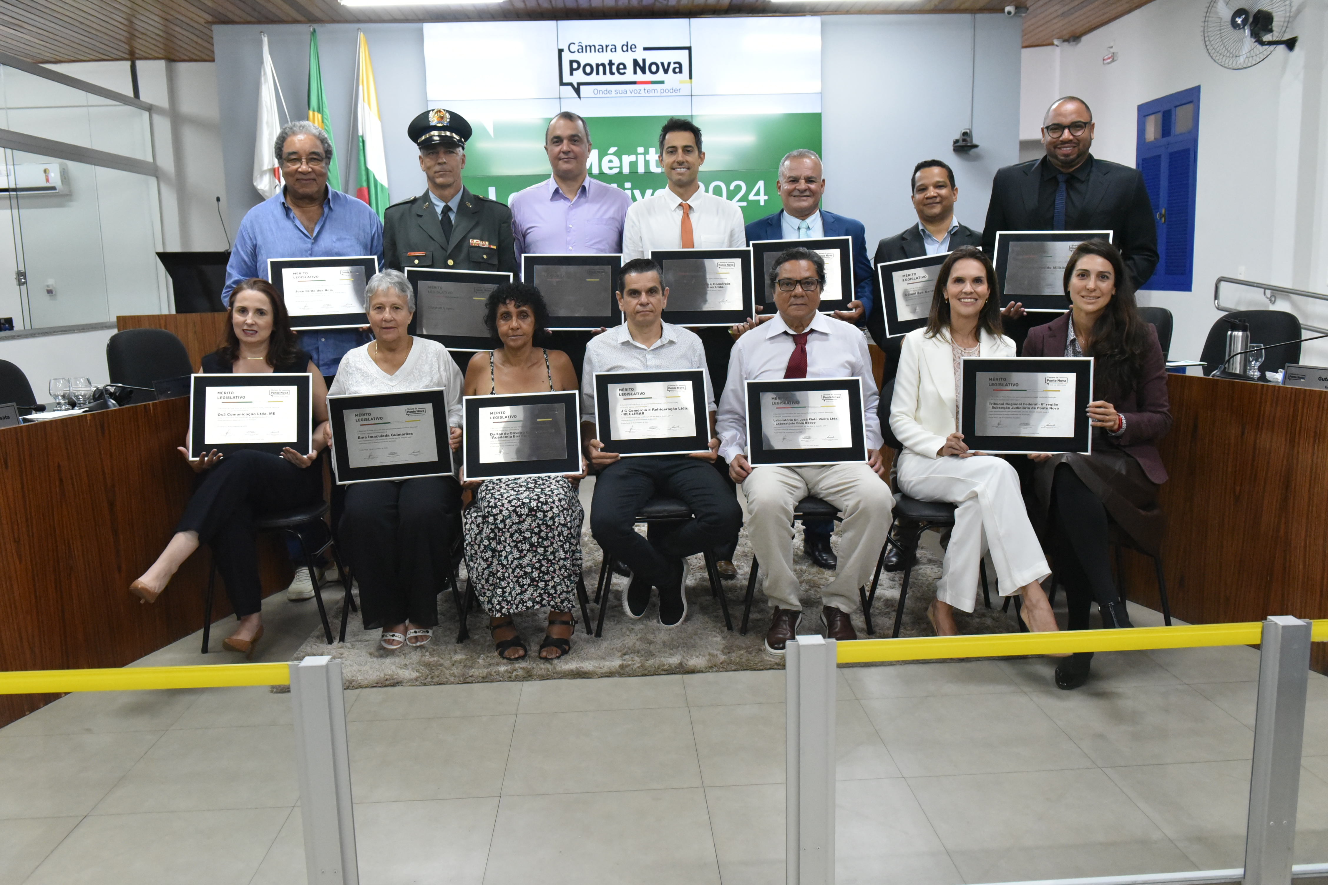 Câmara entrega diplomas do Mérito Legislativo aos 13 homenageados de 2024