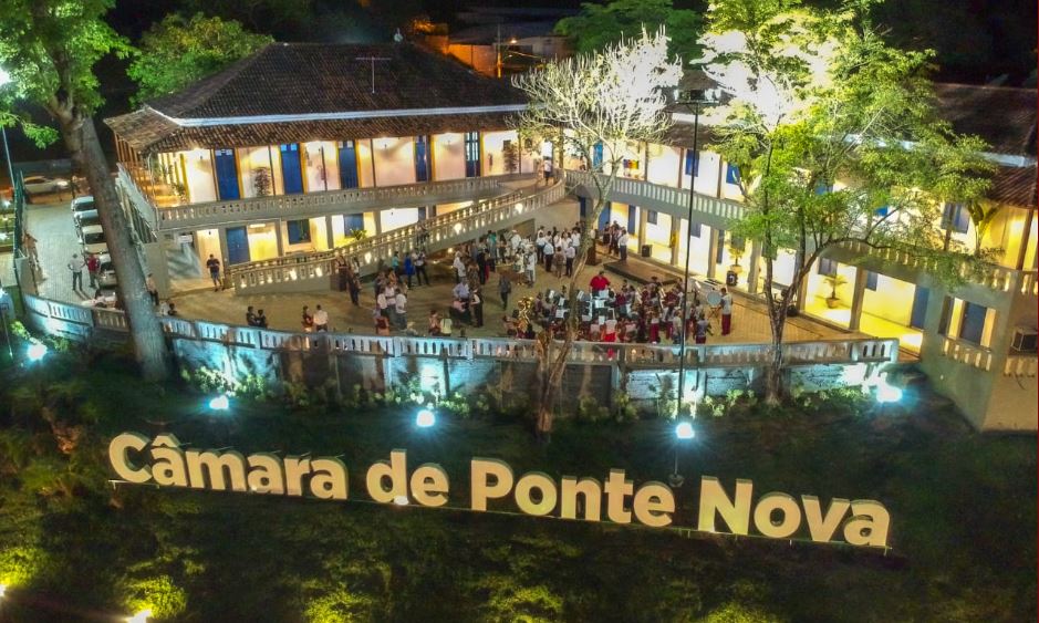 Câmara inaugura projeto luminotécnico e revitalização do seu casarão sede