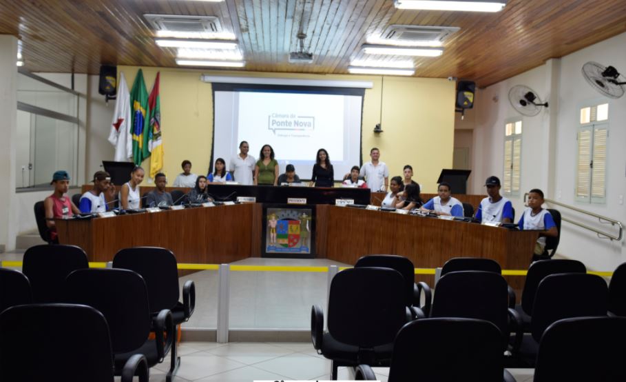 Câmara recebe visita de estudantes da Escola Estadual Carlos Trivellato