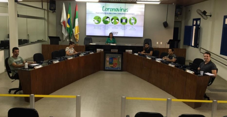 Covid-19 leva a Câmara a pedir atenção para com os servidores municipais