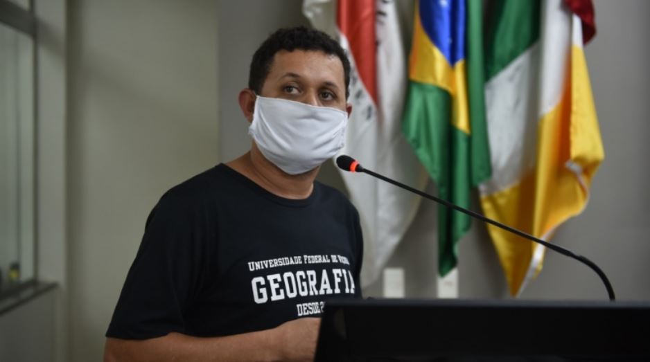 Geógrafo fala sobre meio ambiente e desenvolvimento sustentável na Tribuna Livre