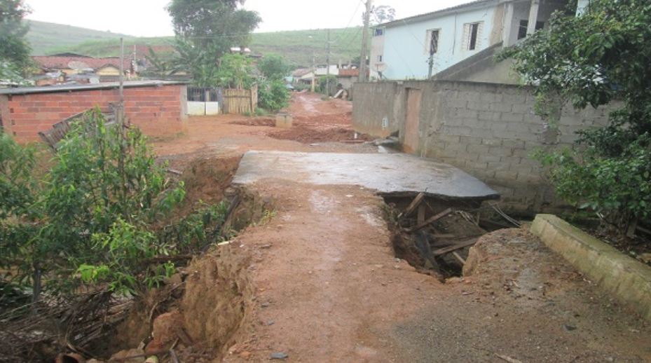 Lixo e melhorias em infraestrutura norteiam pronunciamento do vereador Hermano