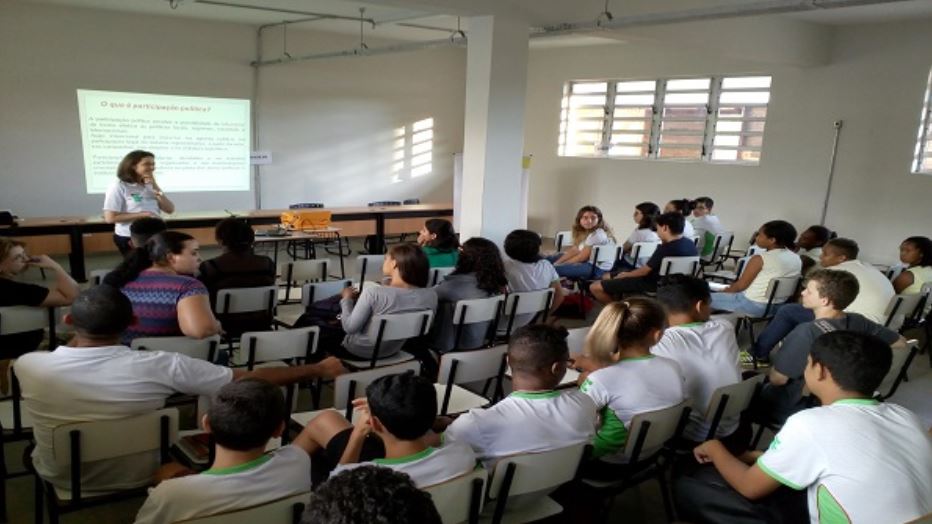 Parlamento Jovem realiza oficina de formação e educação política