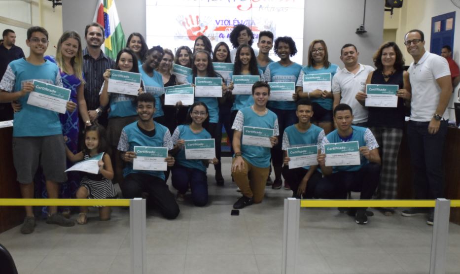 Participantes do Parlamento Jovem 2018 recebem certificados