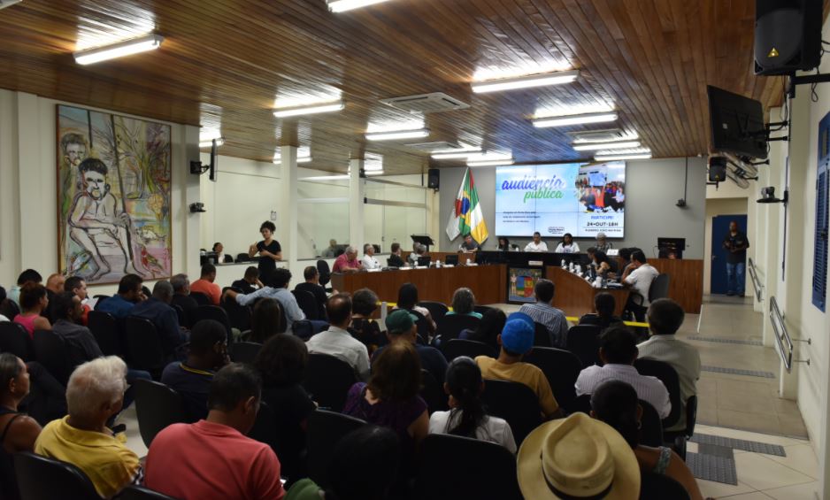 População, prefeitura, especialistas e vereadores discutem situação dos atingidos pela lama da Samarco em PN