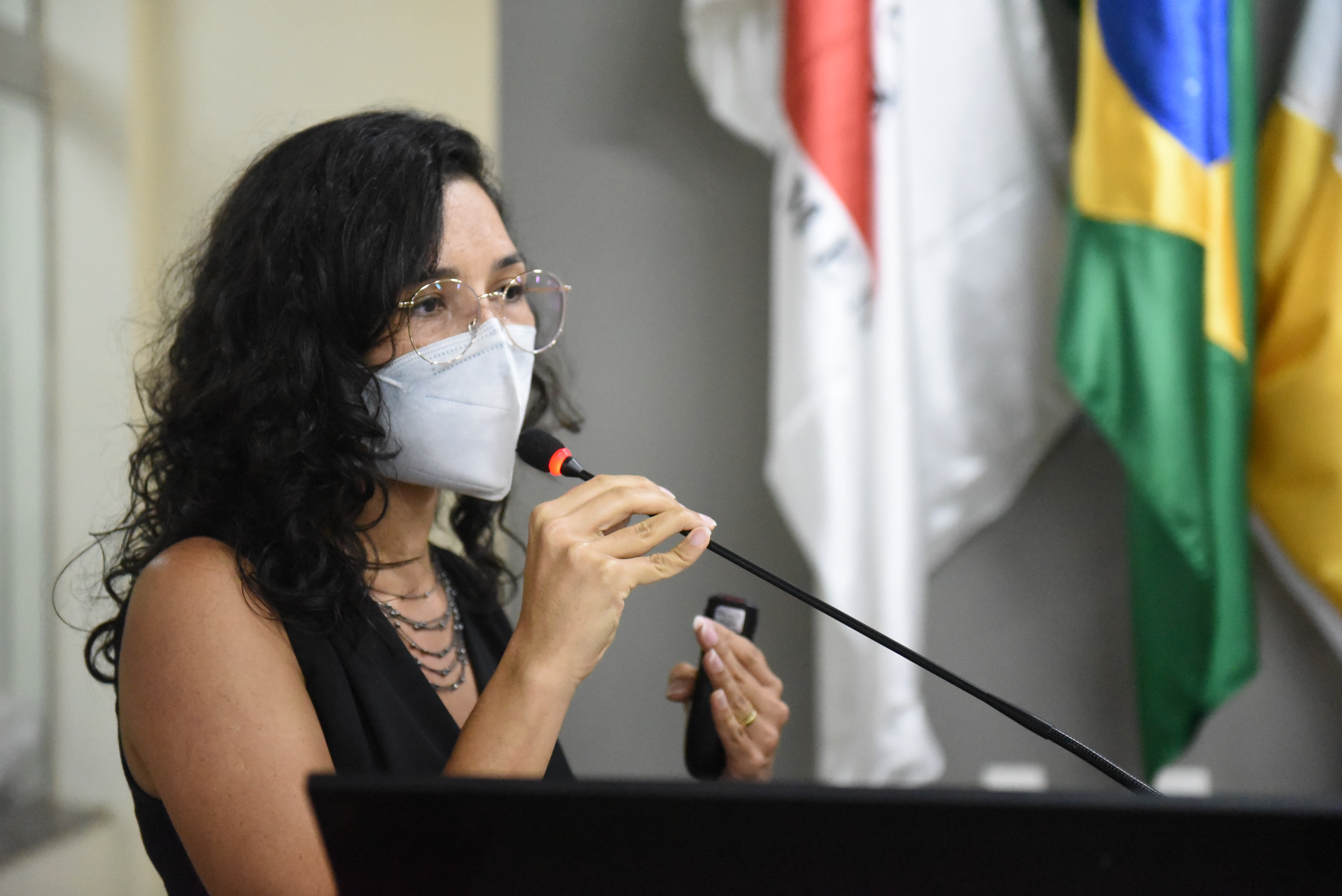 Professora usa Tribuna Livre e defende rateio de recursos do FUNDEB