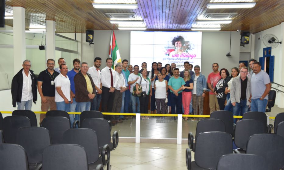 Reunião discute melhorias no trânsito no entorno da Câmara e Escola Municipal