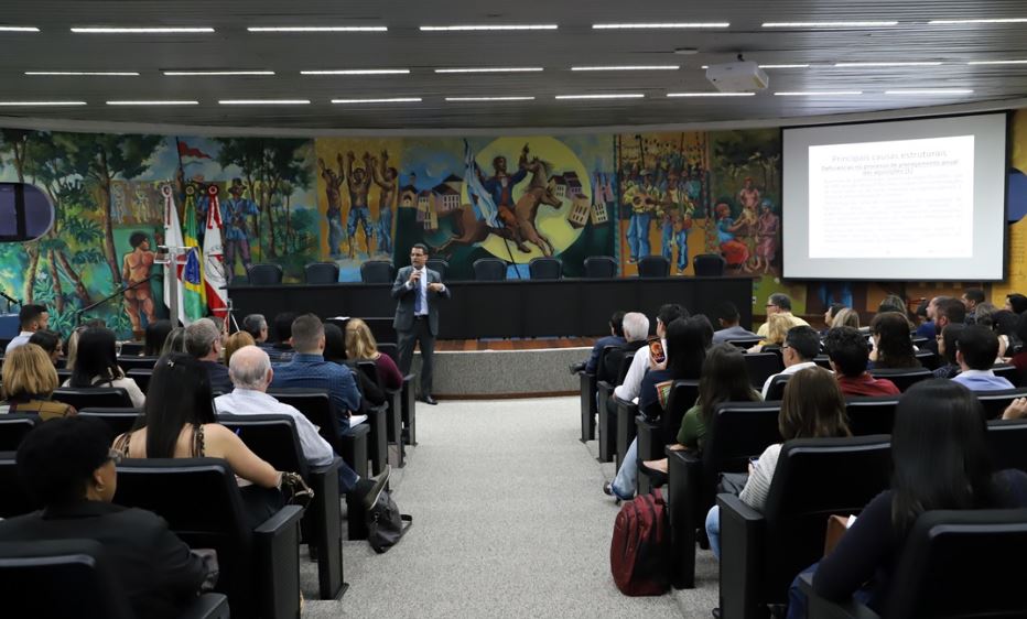 Servidores participam de seminário de Controle Interno no TCE-MG