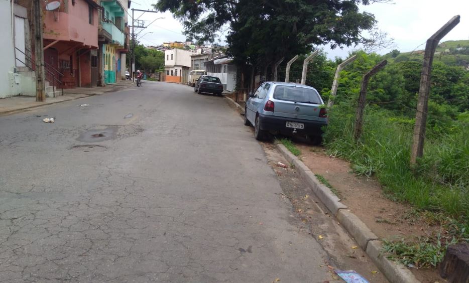 Vereador André Pessata sugere mão única na rua Carangola