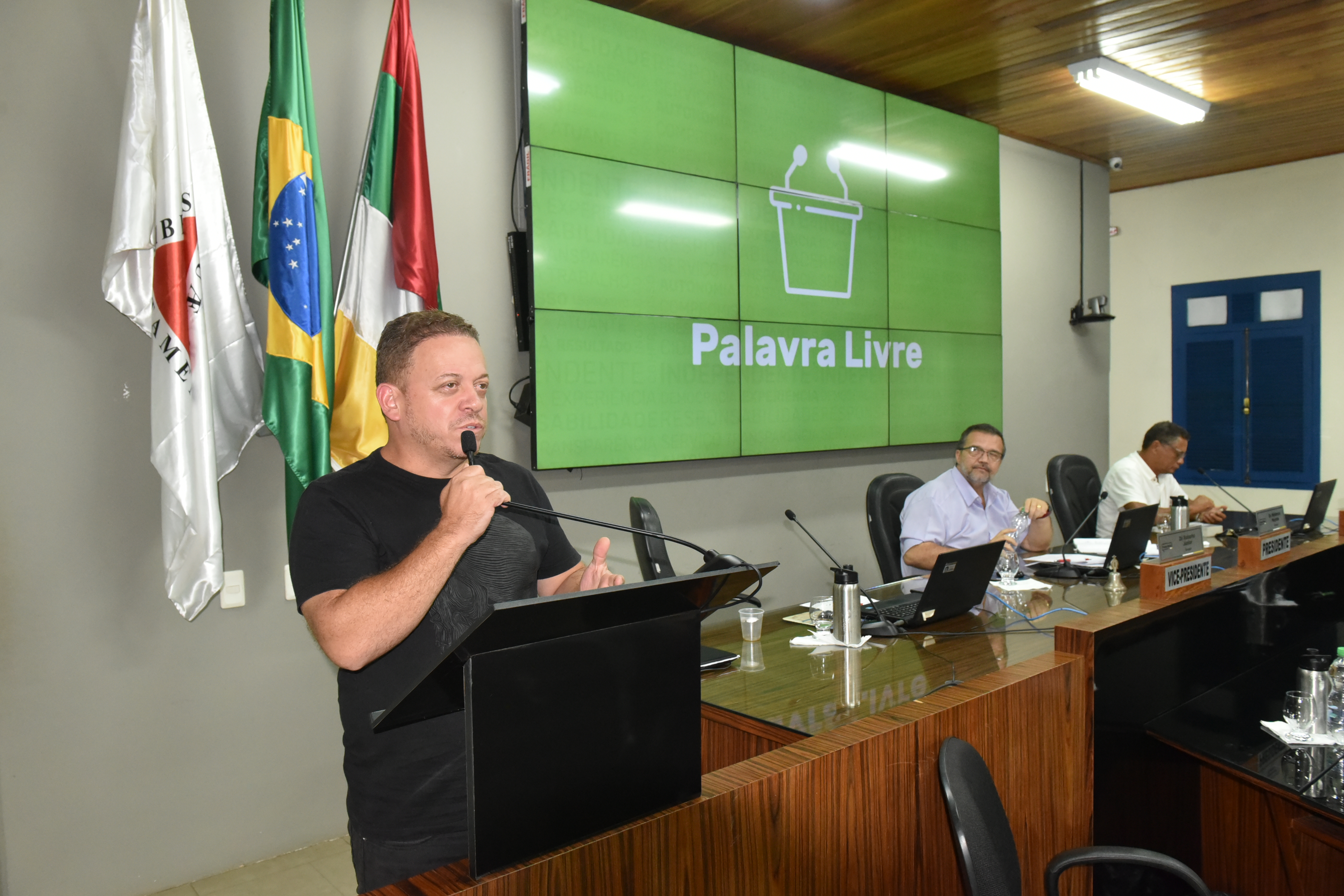 Vereador anuncia melhorias na iluminação pública da Vila Oliveira