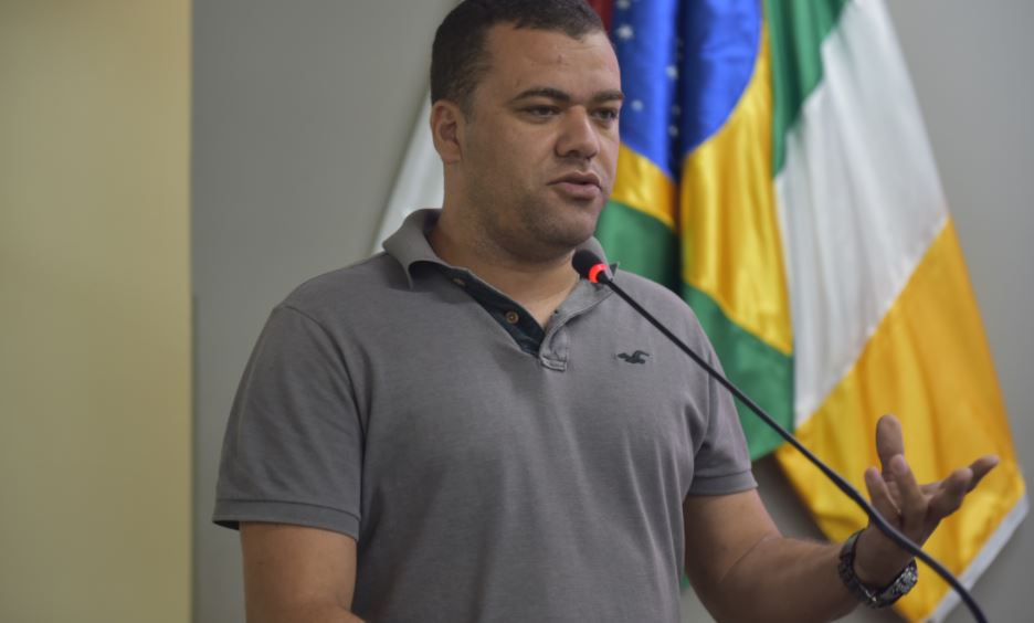 Vereador Leo Moreira reivindica dedetização em escolas municipais