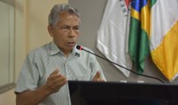 Vereador Machadinho solicita construção de calçada no acesso ao cemitério