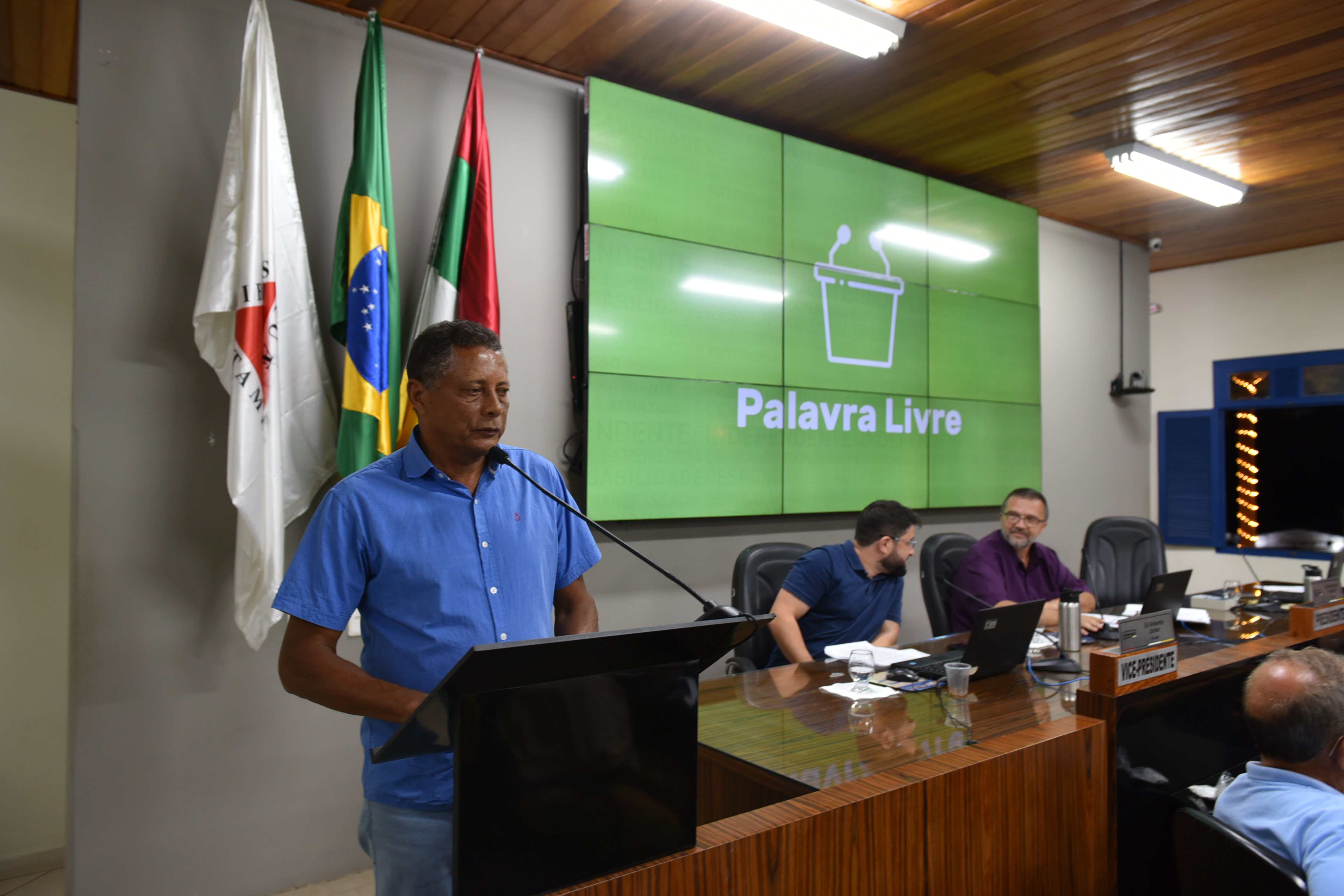 Vereador pede operação tapa-buracos e melhorias para o trânsito 