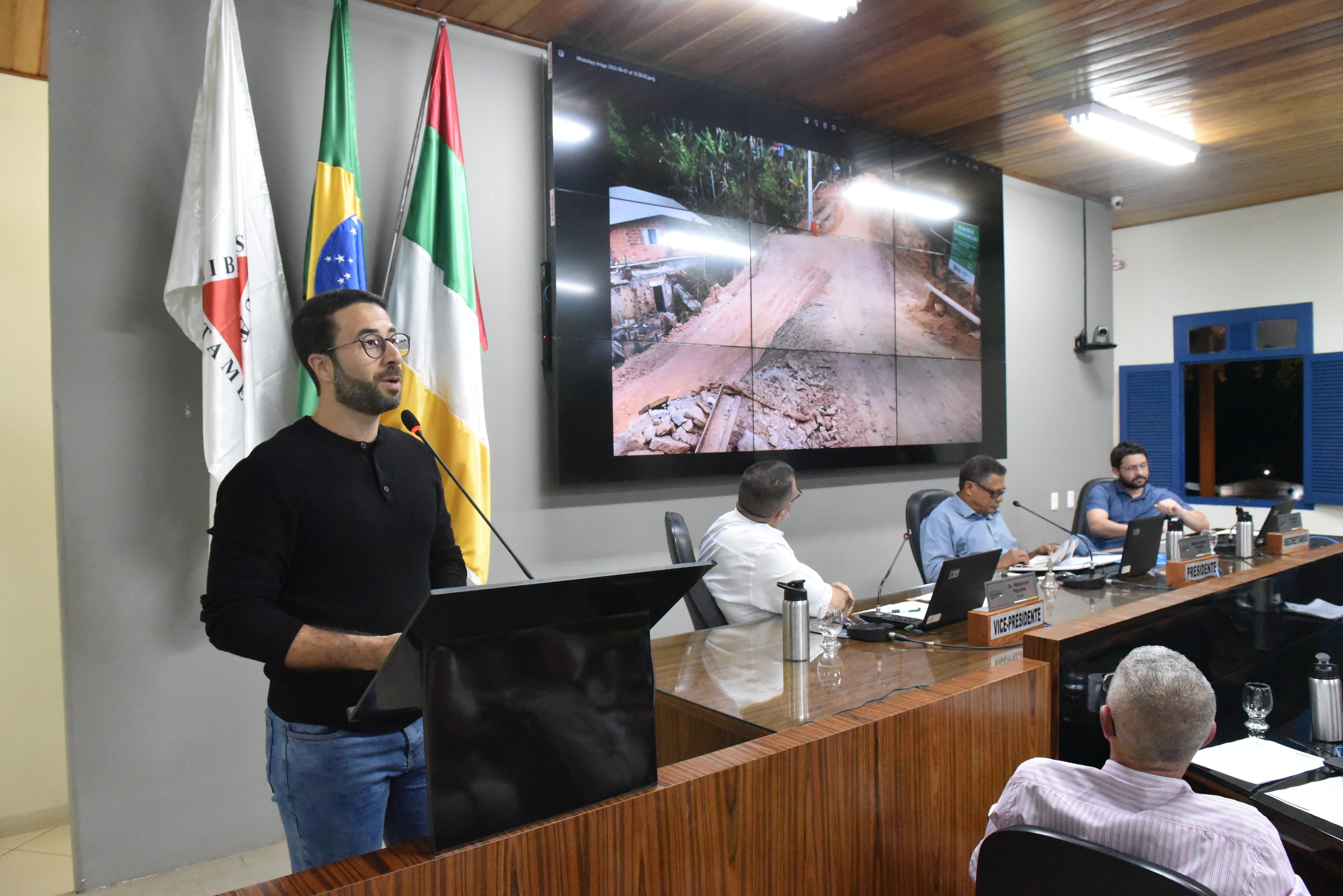 Vereador rebate secretário de Obras e reforça falta de planejamento do setor