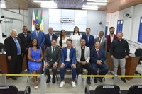 Vereadores, prefeito e vice-prefeita tomam posse na Câmara, e Mesa Diretora é definida