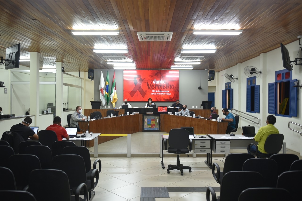 Vereadores se manifestam após carta de repúdio sobre revisão de subsídios